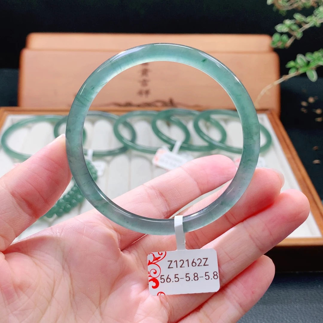 翡翠手镯（圆镯）未镶嵌