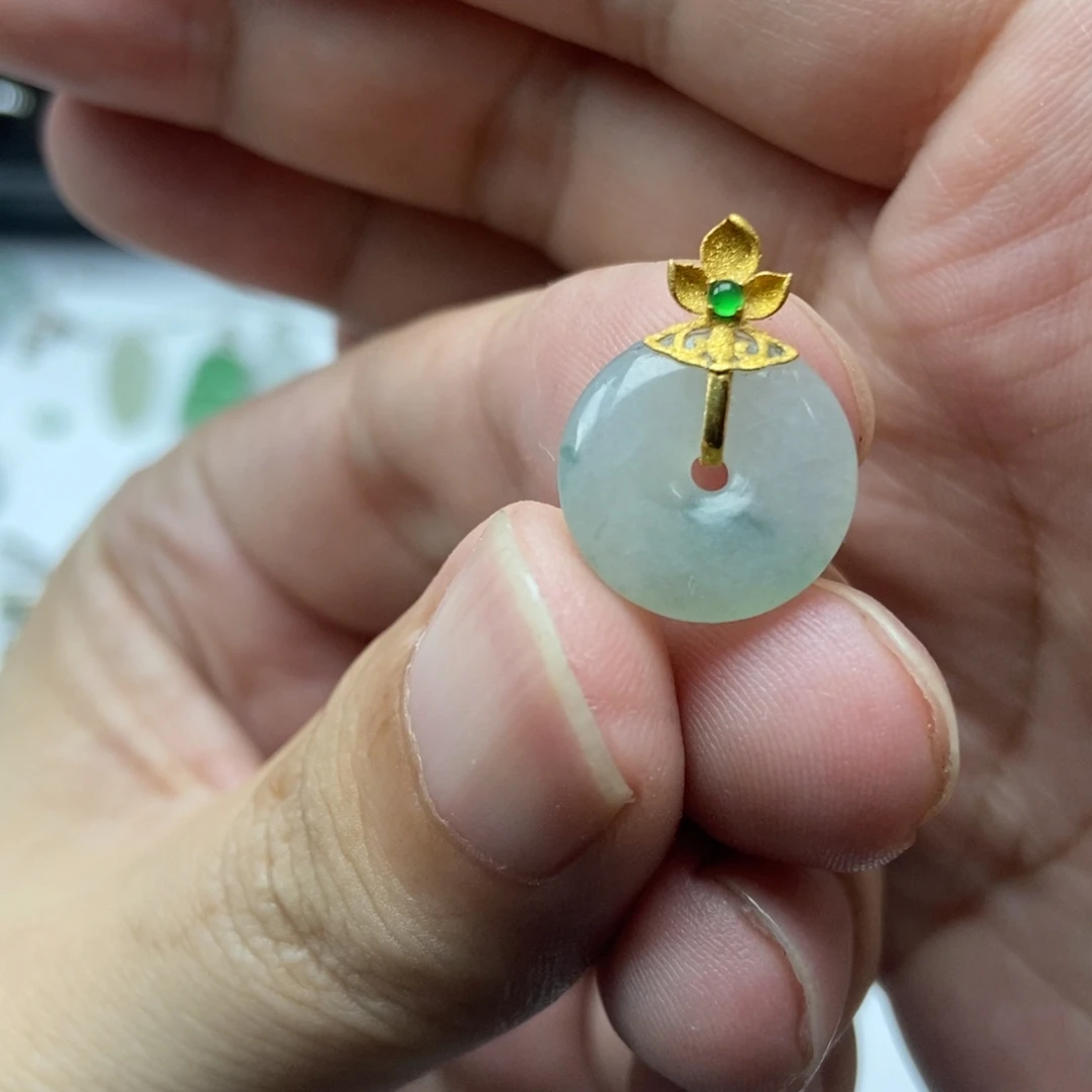 翡翠18K金镶嵌颈饰