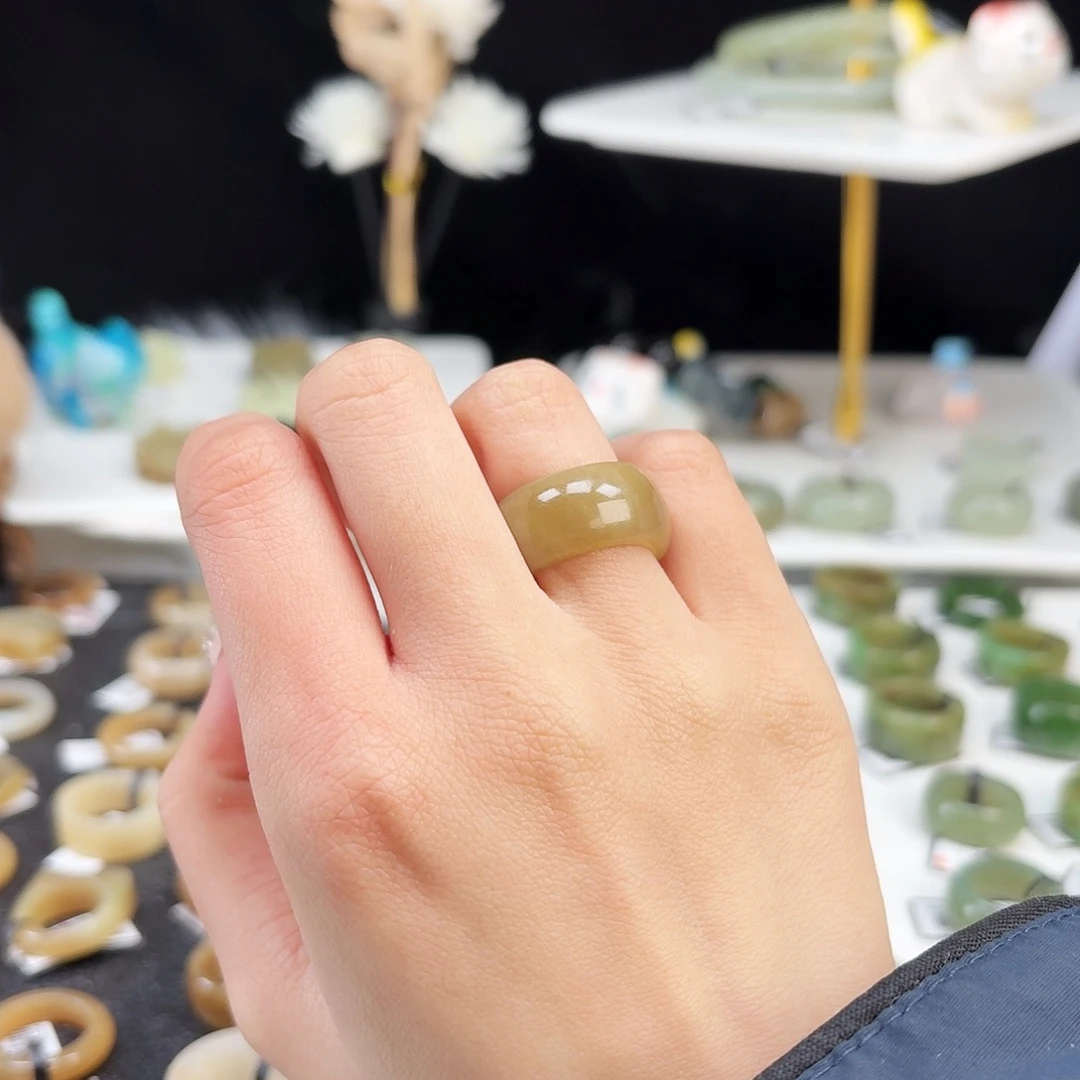 和田玉未镶嵌戒指P83糖色轮胎16.4不退换