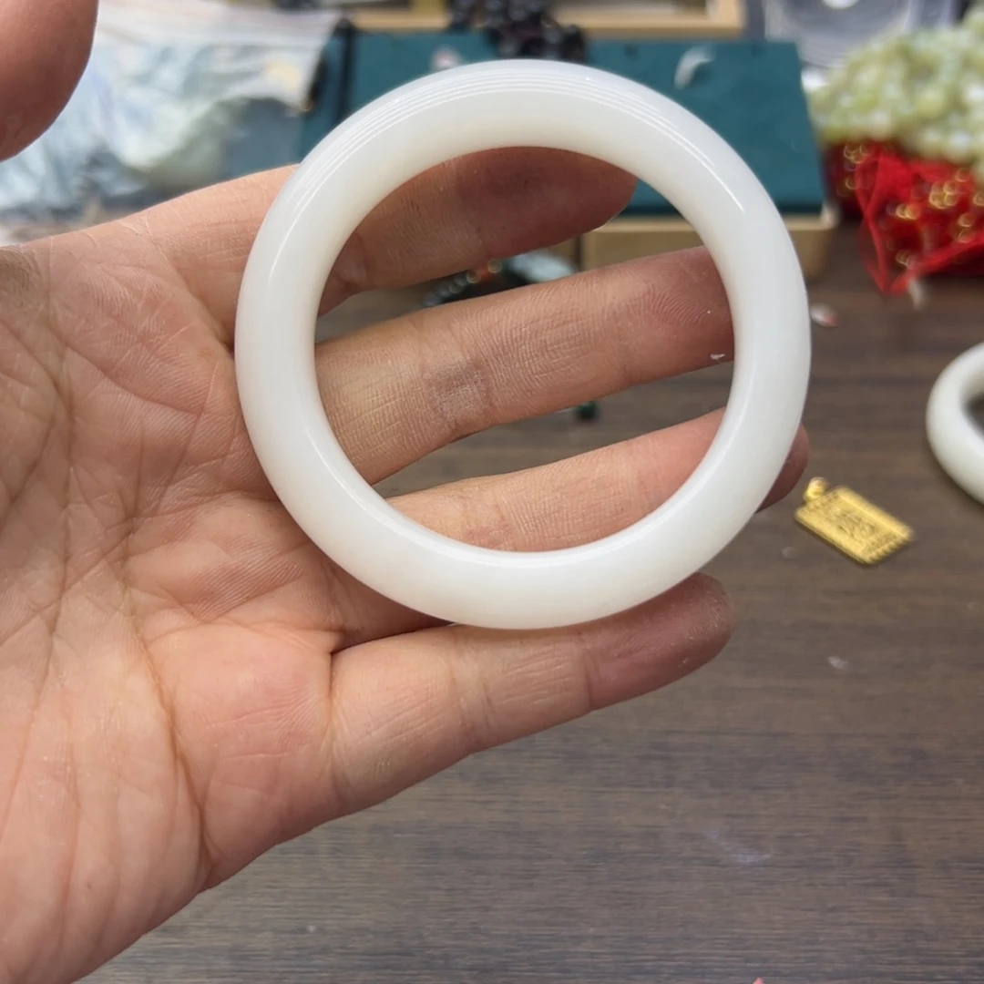 和田玉未镶嵌手镯52.4圈围1331