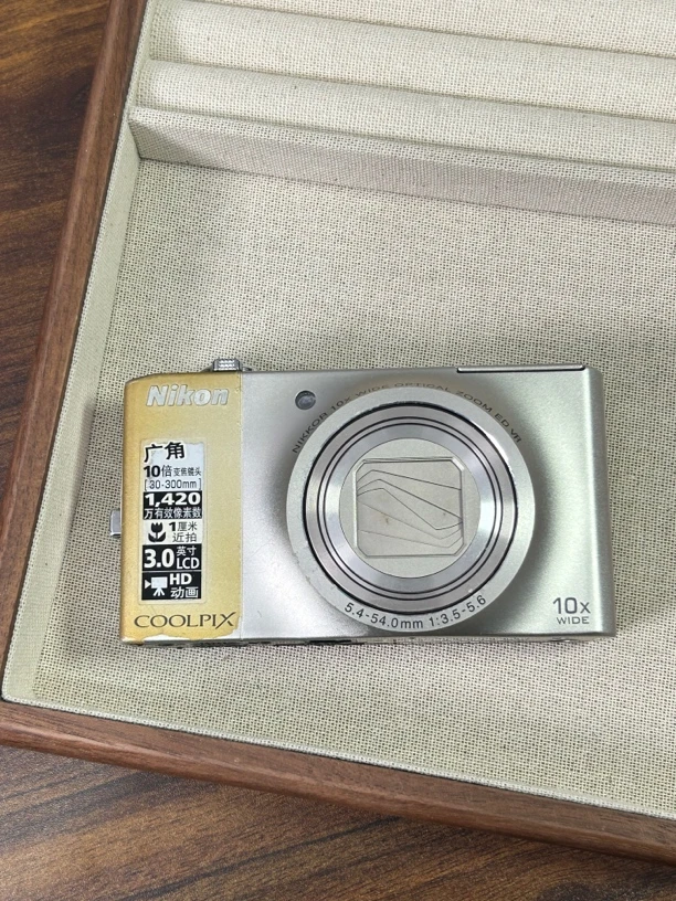 9新 Nikon/尼康 s8000 香槟色 1400w像素 10倍小长焦ccd数码相机