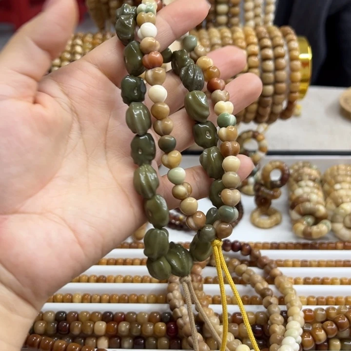 右***华龙脊菩提手串卡9原籽