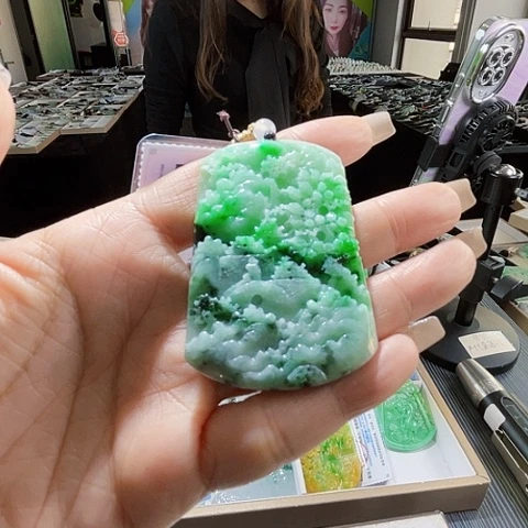 颈饰未镶嵌翡翠一个