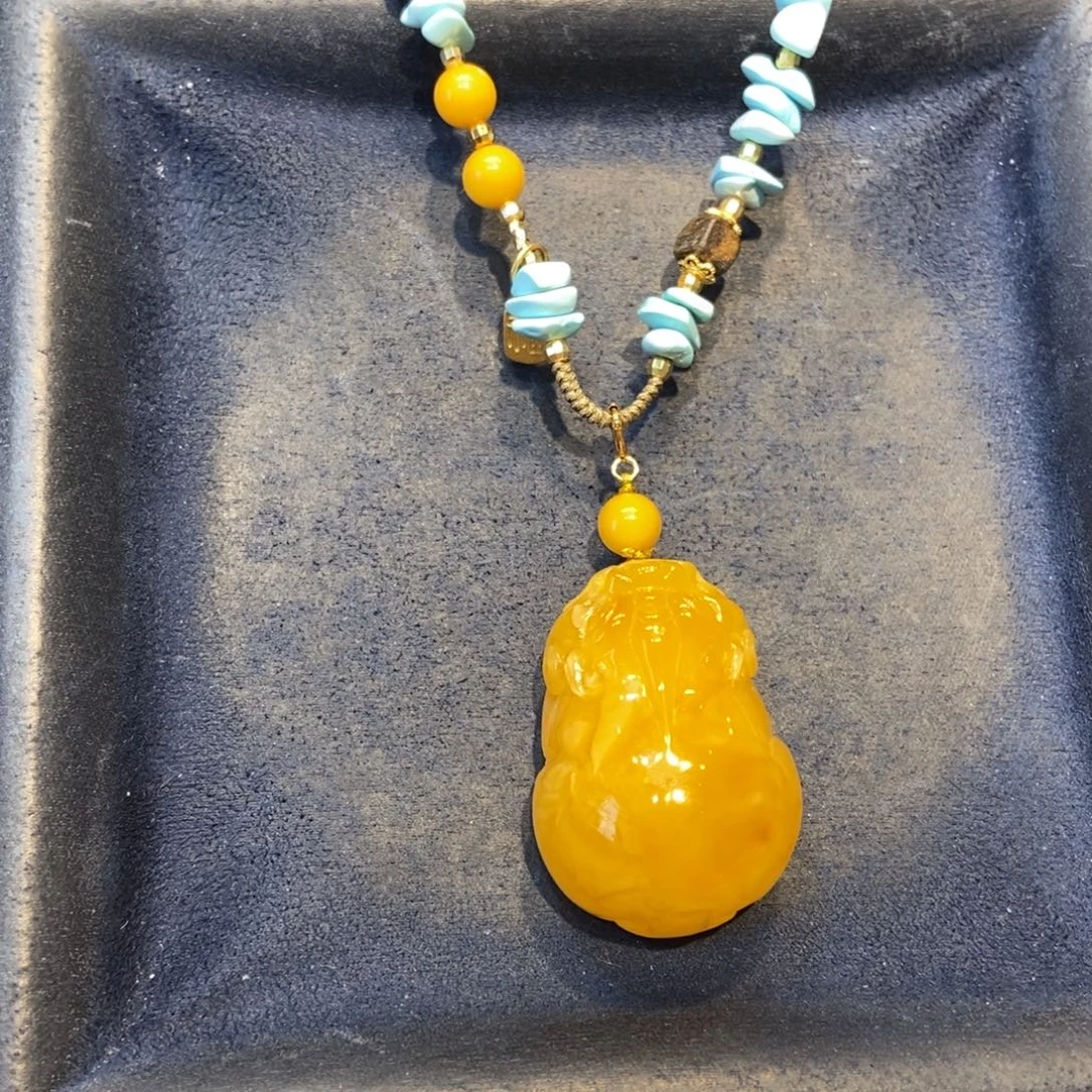 琥珀未镶嵌颈饰蜜蜡