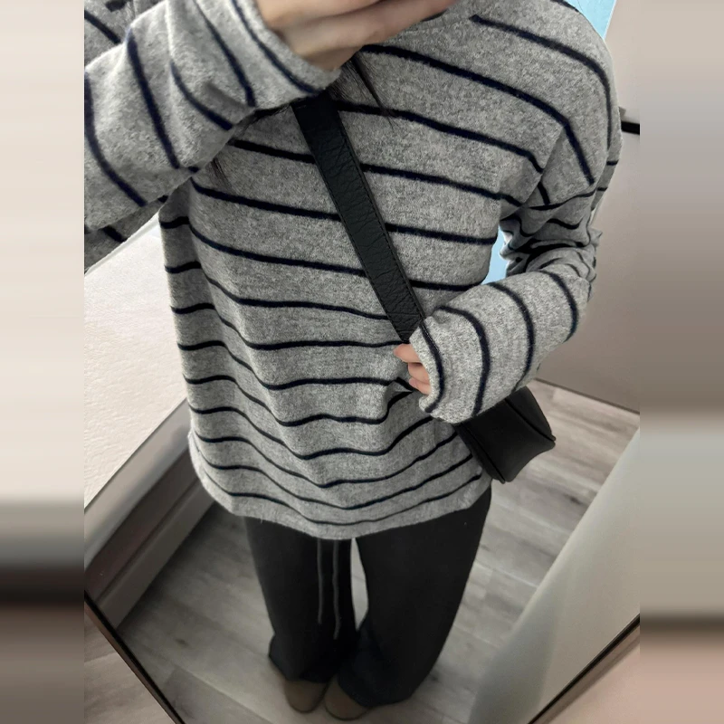 早秋韩系穿搭2025新款宽松长袖灰色条纹t恤女设计感小众内搭上衣