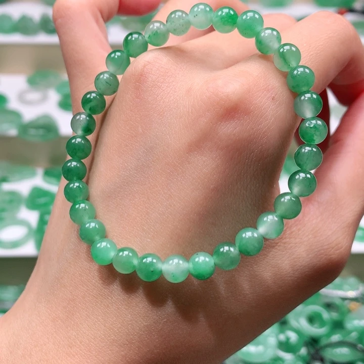 颈饰未镶嵌石英质玉