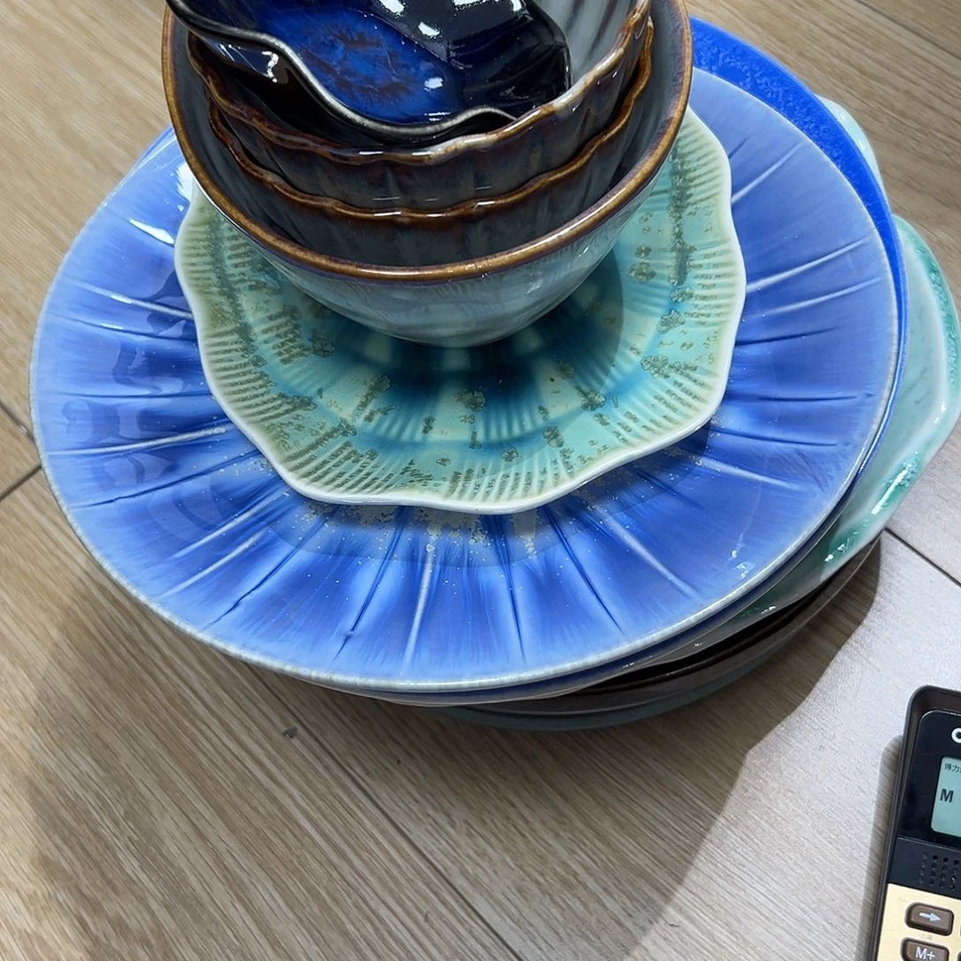 瓷片一堆，。