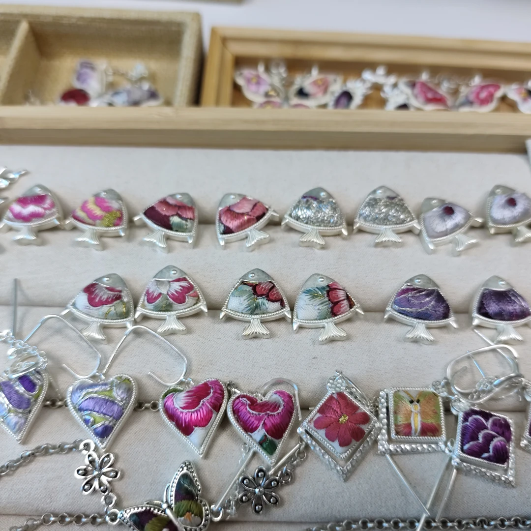 耳钉/手工刺绣/民族风/国风/百搭/复古/饰品（不能碰水）