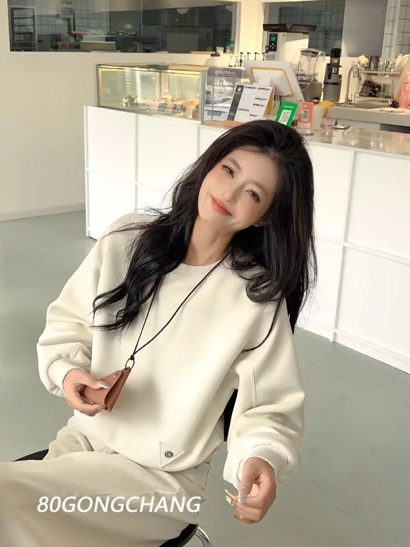 3033浅色系三角标百搭洋气短款卫衣新款气质圆领长袖落肩显瘦上衣