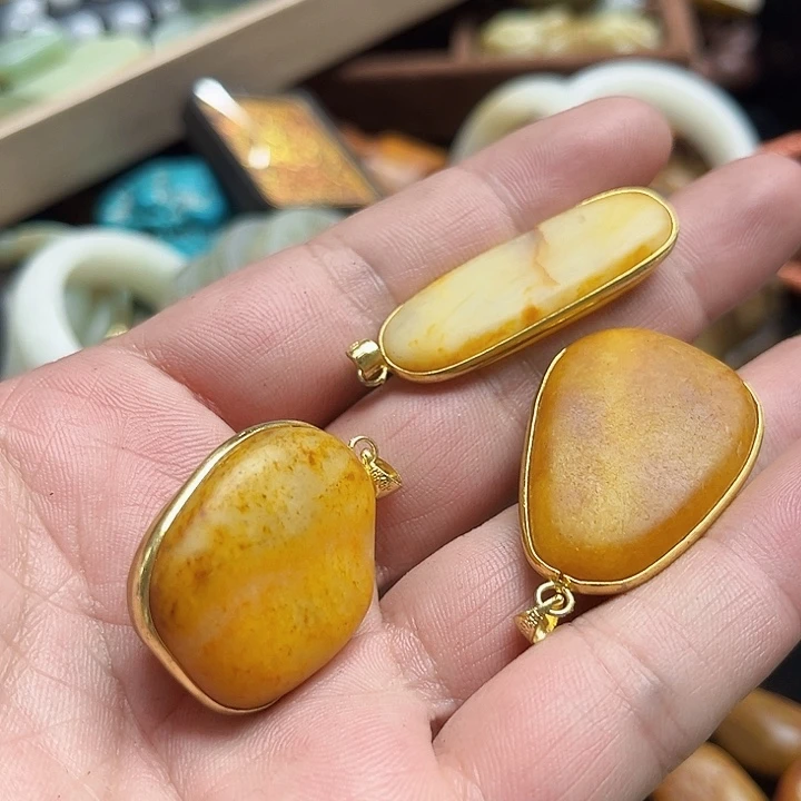颈饰未镶嵌和田玉（糖玉）