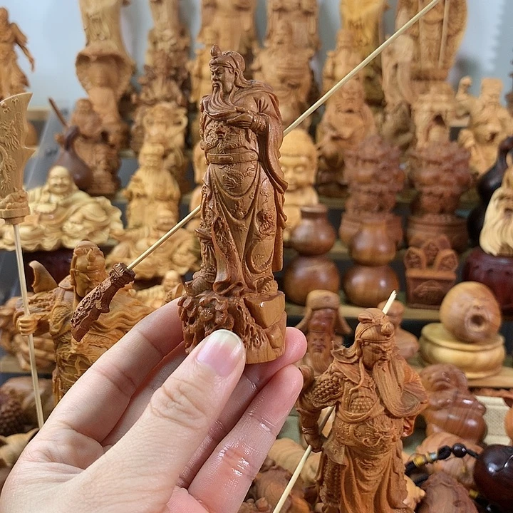 敬***己柏木（崖柏）一物一拍关公