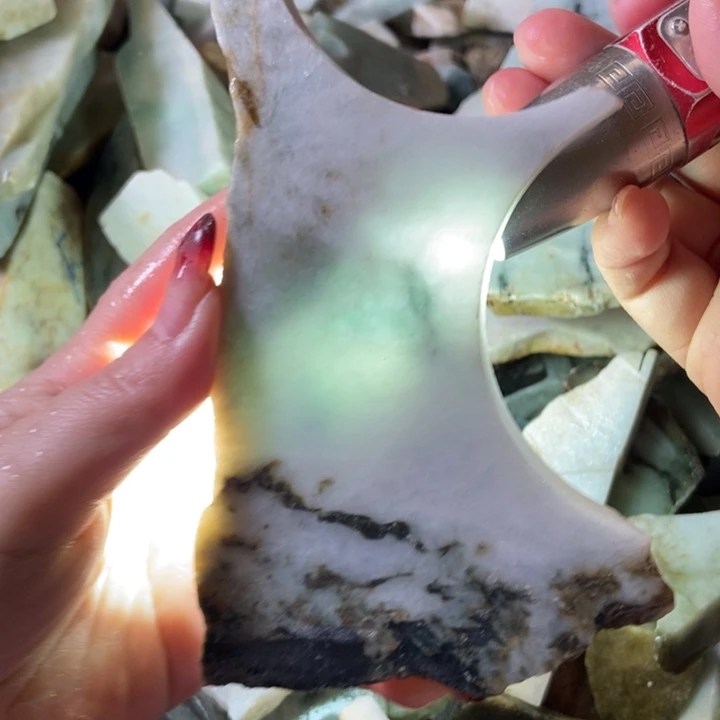 翡翠颈饰未镶嵌天然翡翠