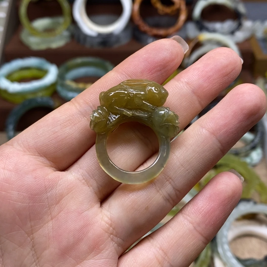 蛇纹石玉未镶嵌戒指