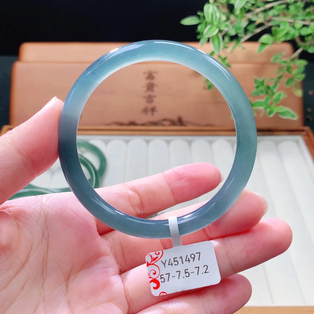 未镶嵌手镯（圆镯）翡翠