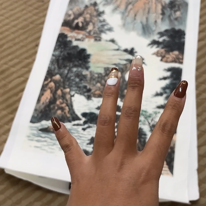 关***庄国画花鸟等图案为一体