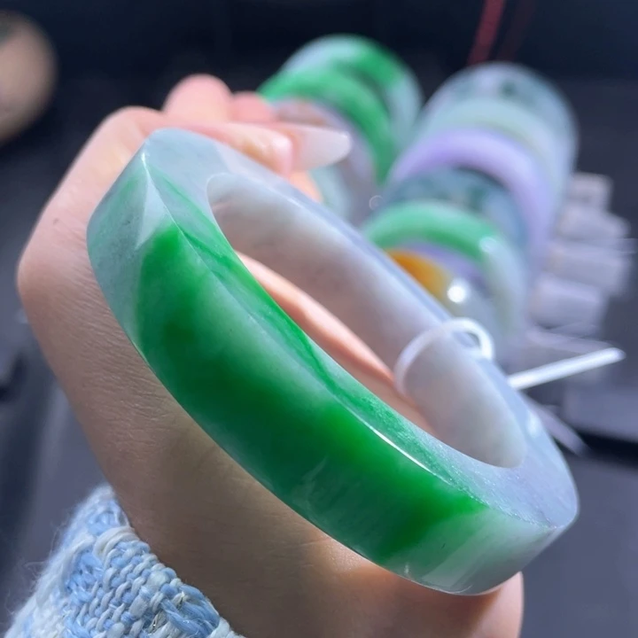 未镶嵌翡翠手镯定制翡翠