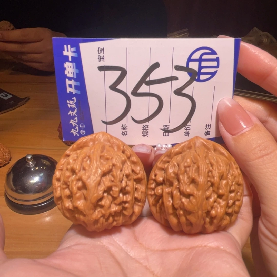 文玩核桃把件肚40红锦鲤