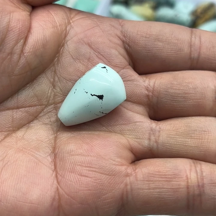 绿松石颈饰未镶嵌天**运