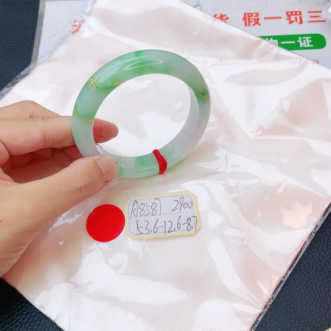 翡翠手镯未镶嵌翡翠