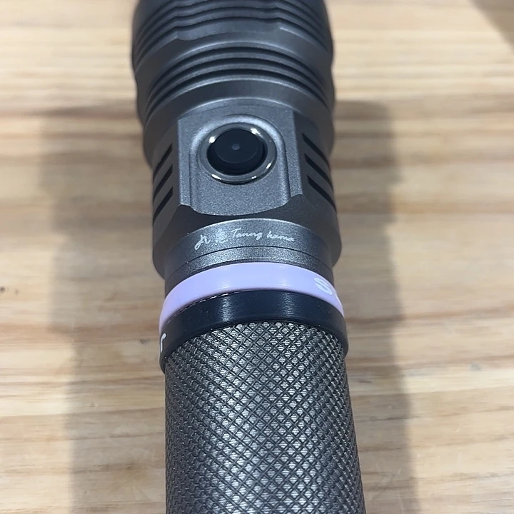 丸龟X4L钛色远射手电