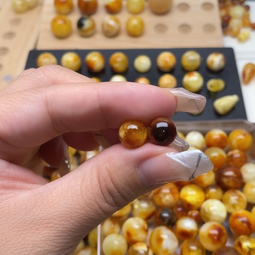 子***曰蜜蜡未镶嵌裸石蜜蜡