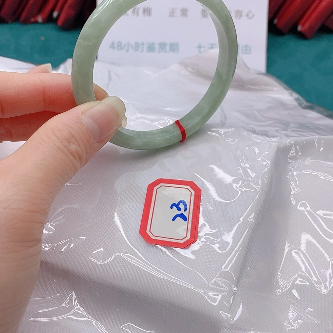 翡翠手镯未镶嵌要***子2333333333