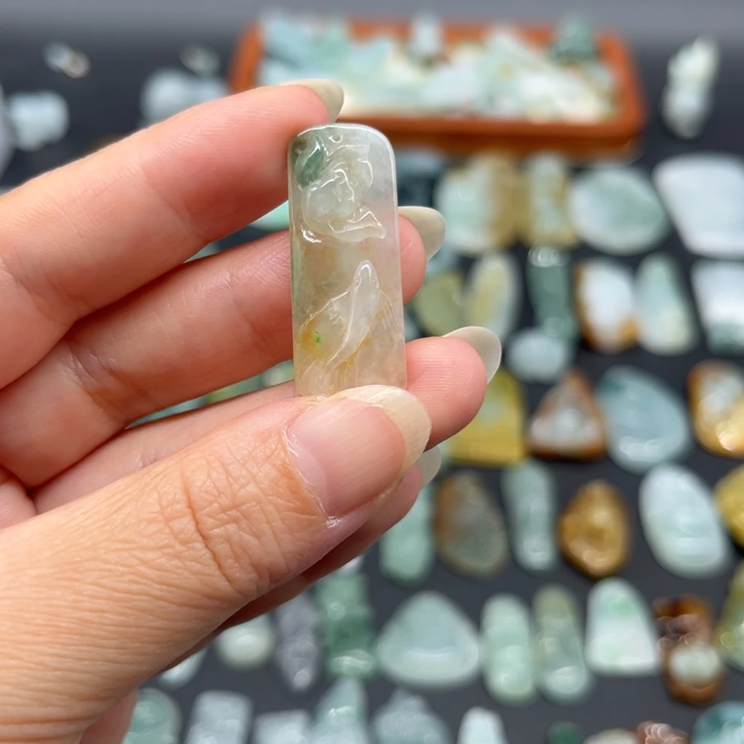 C***-颈饰未镶嵌翡翠莲花鱼