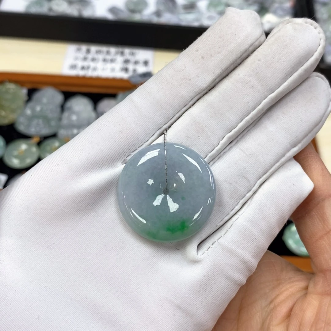 翡翠颈饰未镶嵌平安扣
