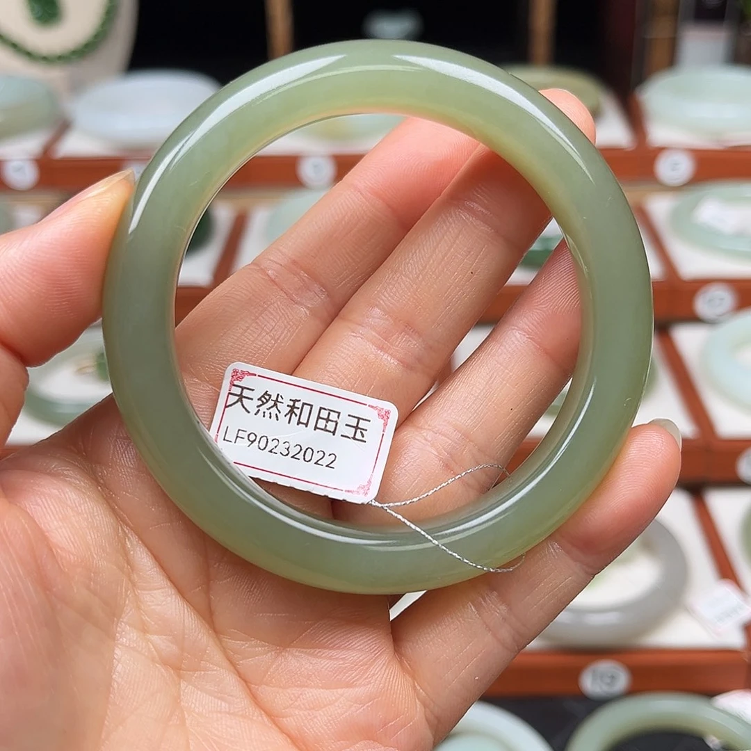 和田玉手镯未镶嵌爱****碗