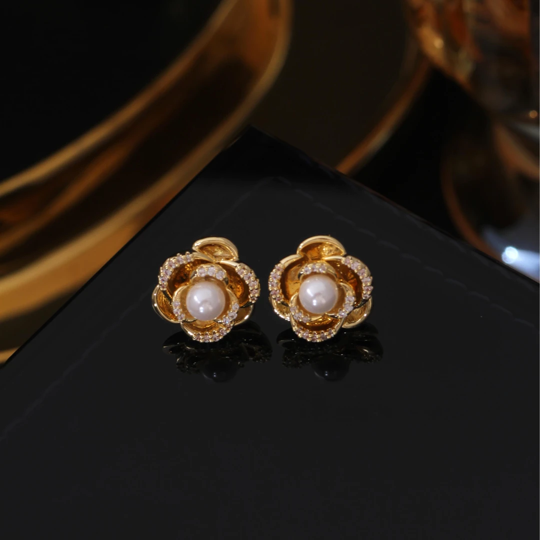 铜合金耳饰 《货号8164》山茶花MANTA玫瑰紫耳环