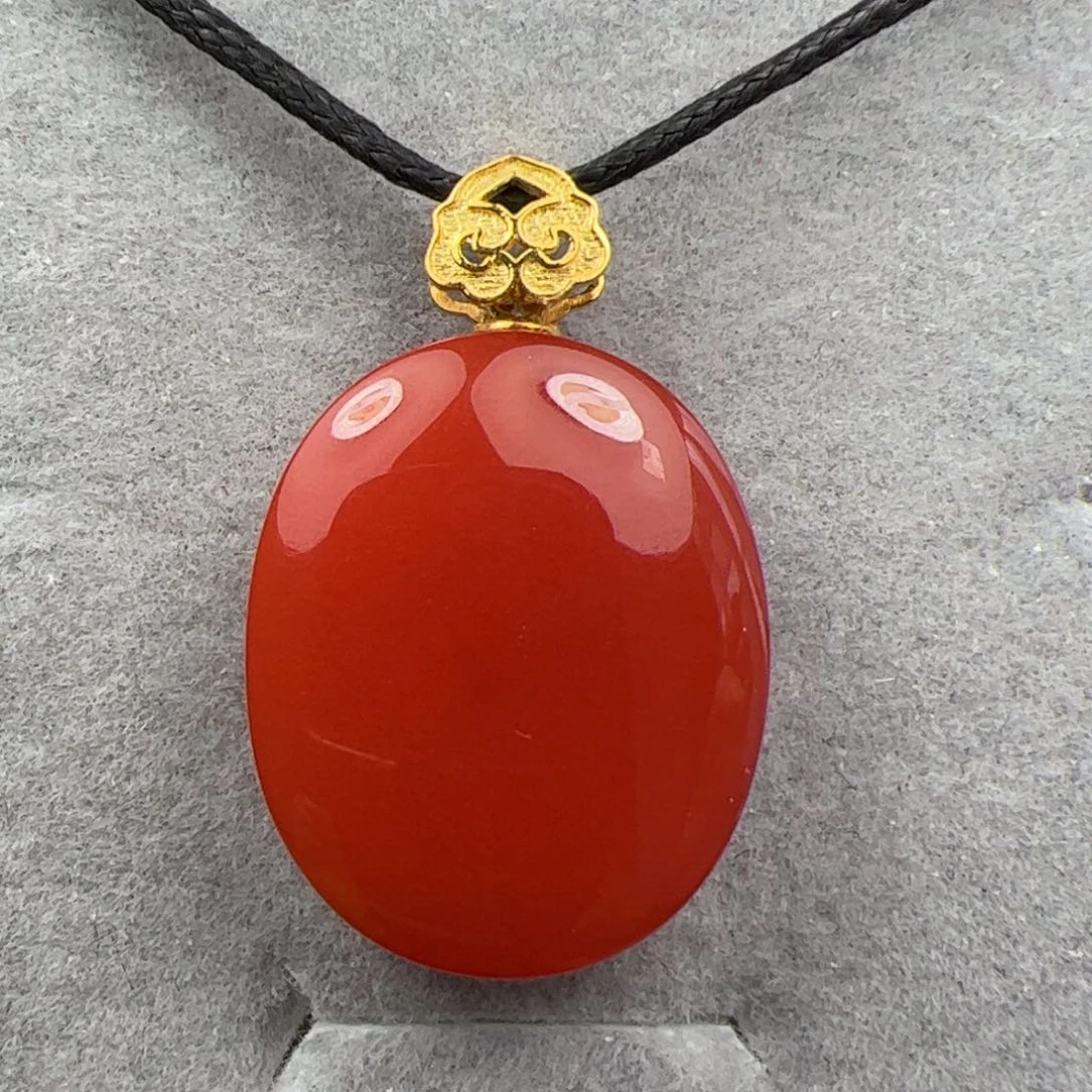 18K金镶嵌吊坠南红玛瑙