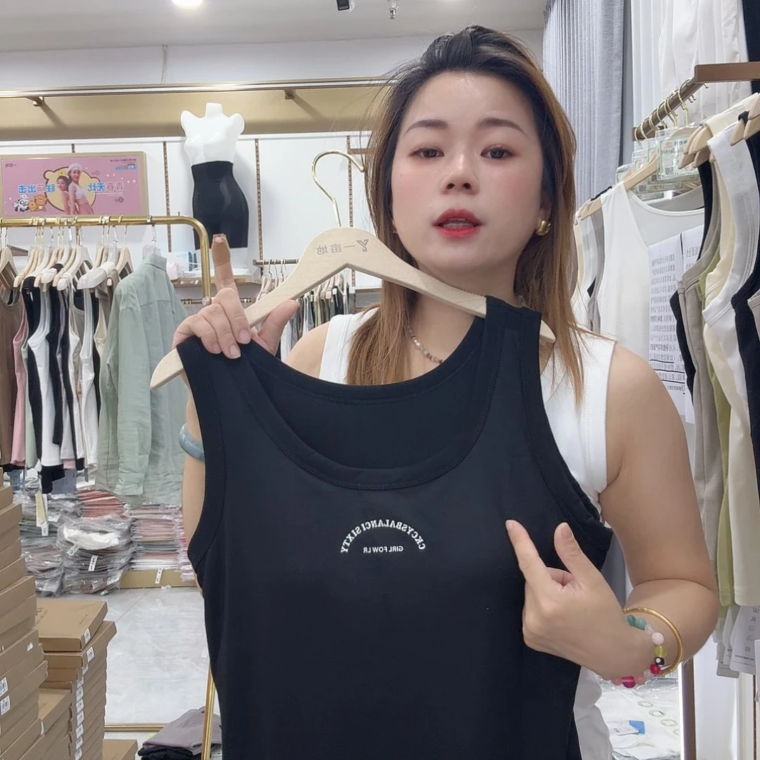 黑色带胸垫背心110饭150