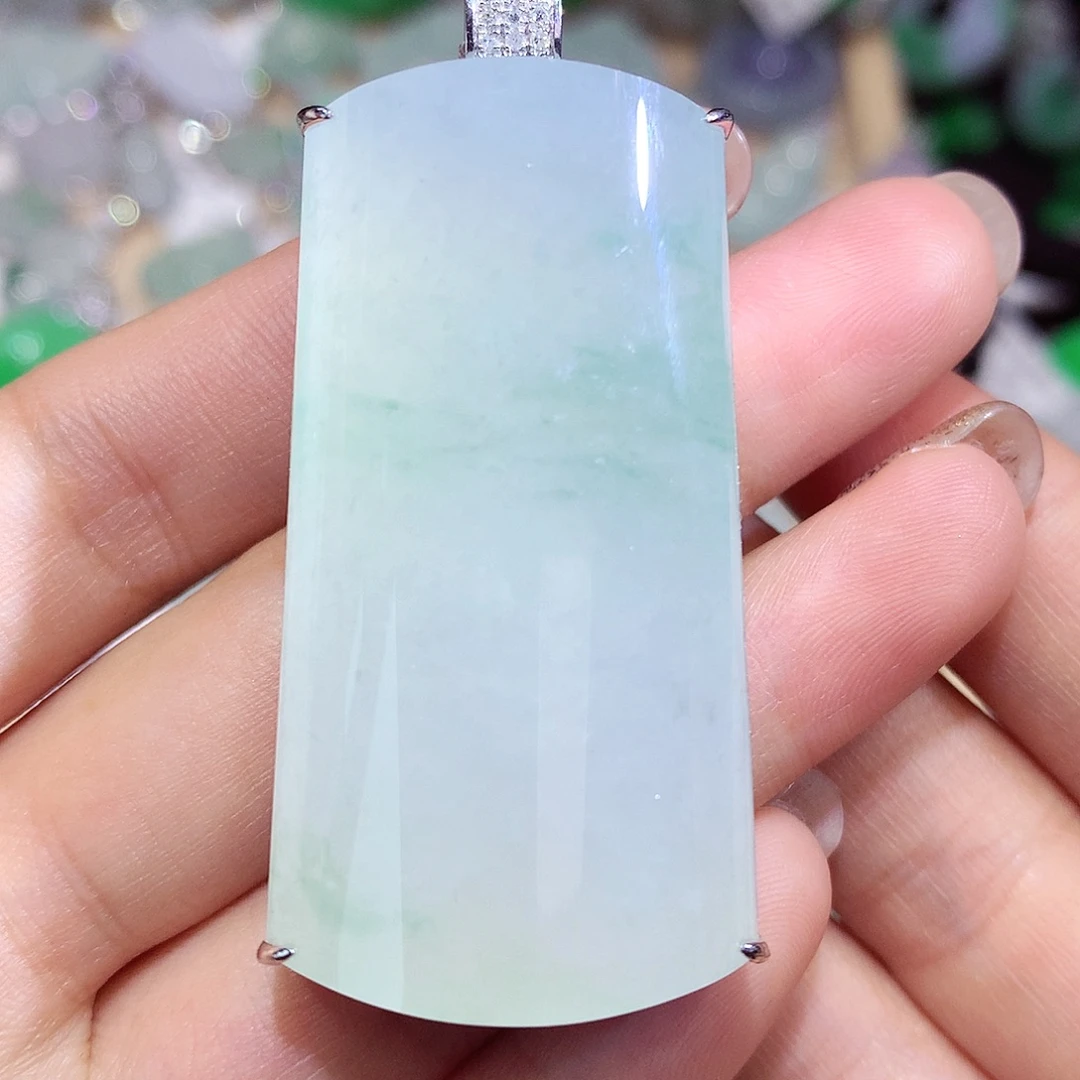 翡翠18K金镶嵌颈饰牌子