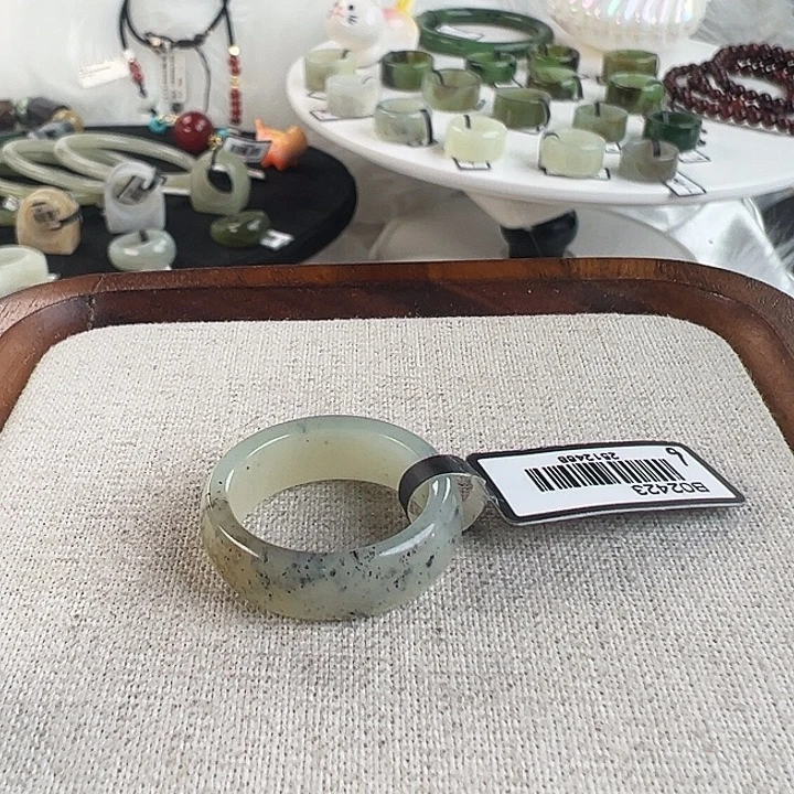 和田玉未镶嵌戒指w27飘糖点墨轮胎18.5不退换