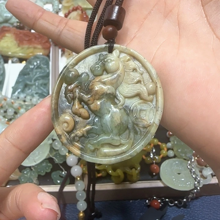 蛇纹石玉未镶嵌吊坠