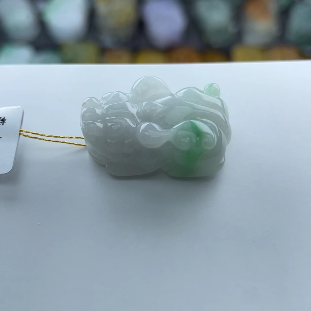 翡翠未镶嵌颈饰貔貅