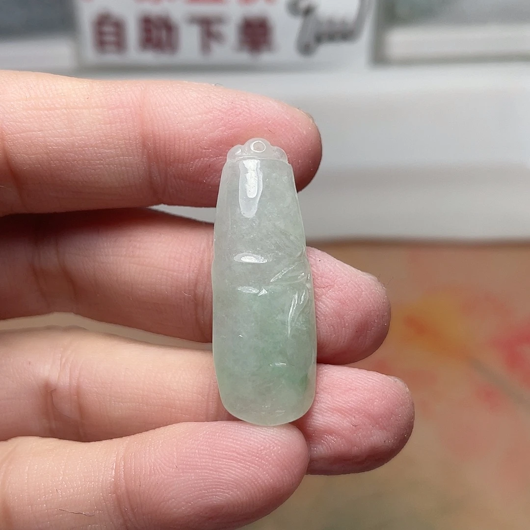 翡翠未镶嵌颈饰竹子