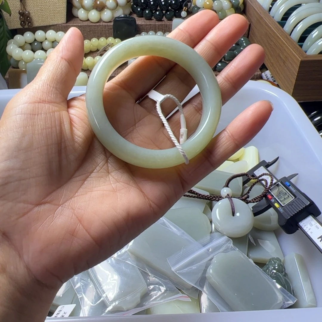 圆***梦和田玉未镶嵌手链