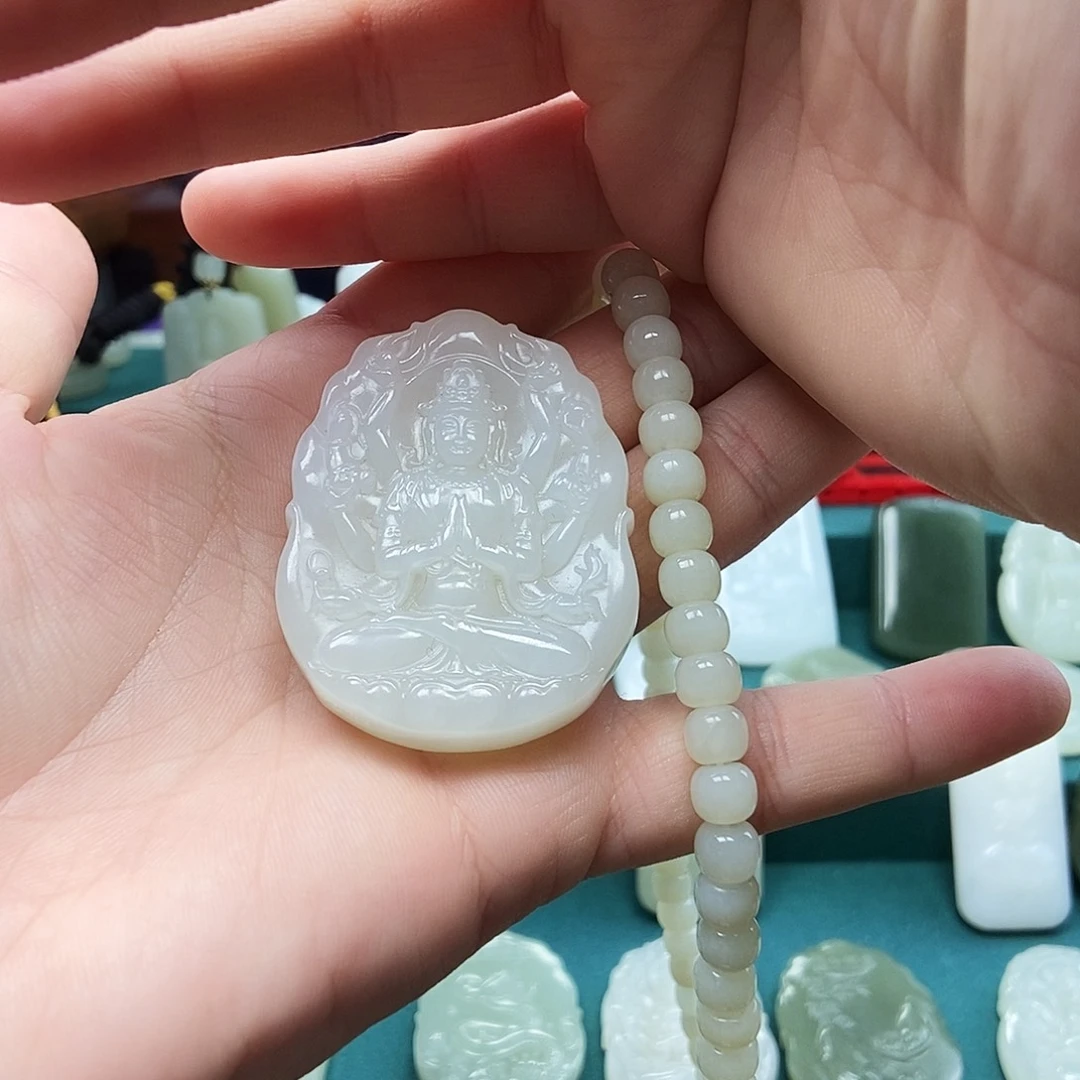 颈饰未镶嵌和田玉小*?