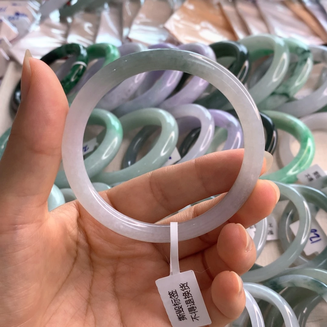 翡翠手镯未镶嵌圆条飘花57.5