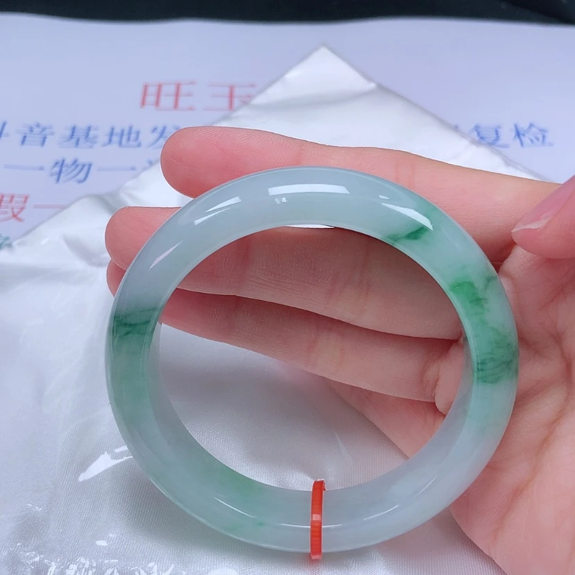 【闪购商品】未镶嵌手镯翡翠湖**妹