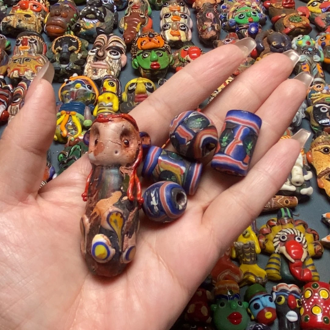 颈饰玻璃印度尼西亚02