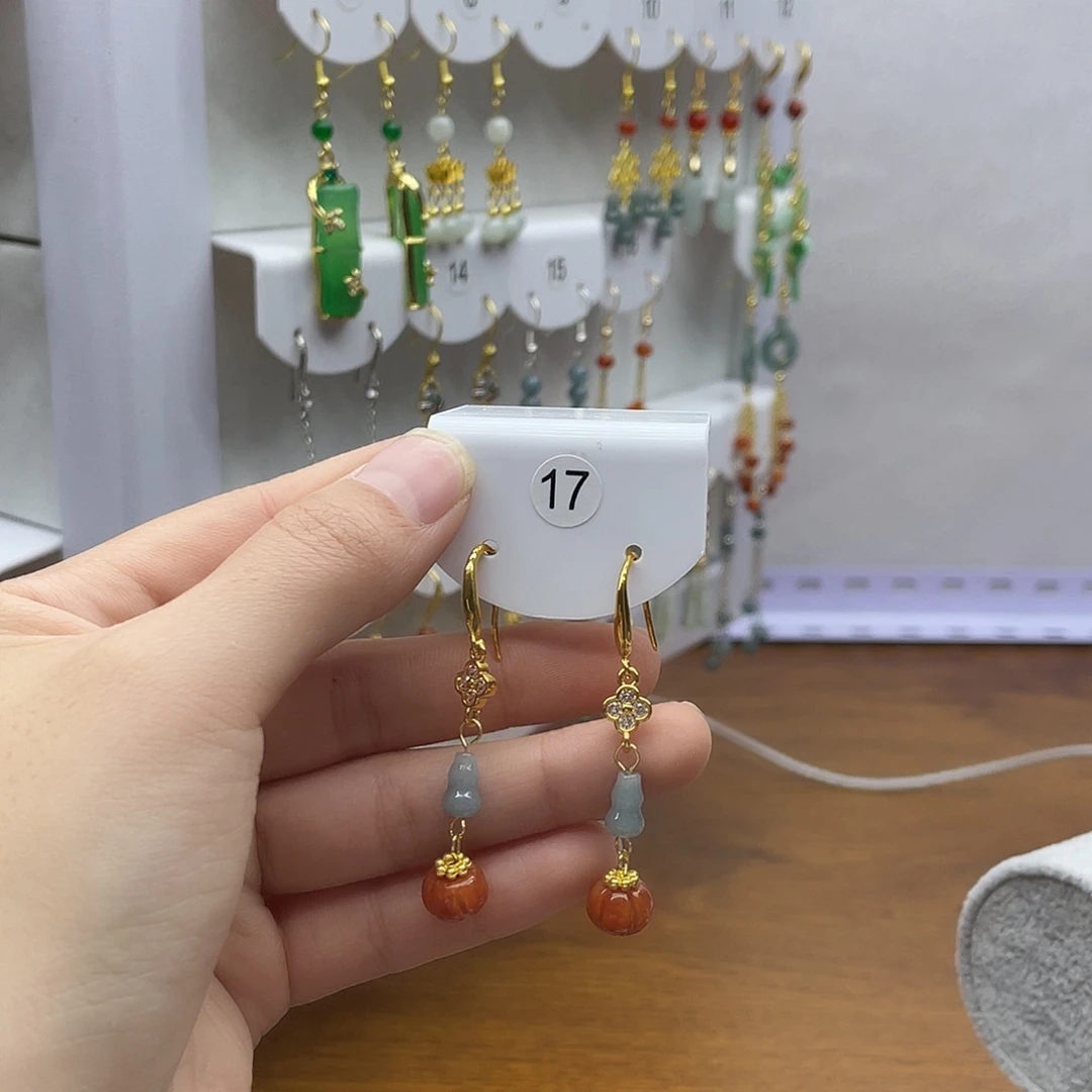 翡翠未镶嵌耳饰一物一图，以实物为准