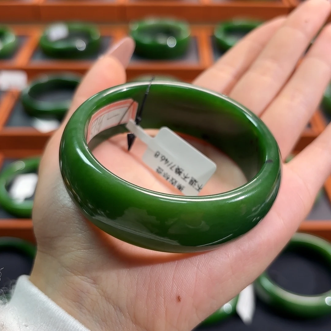 和田玉（碧玉）未镶嵌手镯红皮辣绿5758