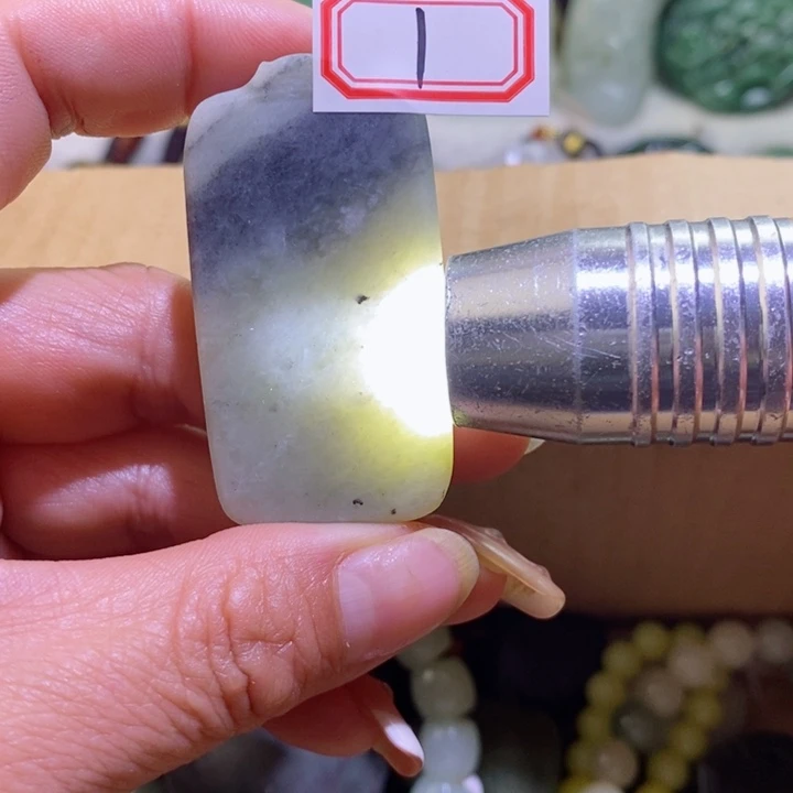 和田玉边角料未镶嵌