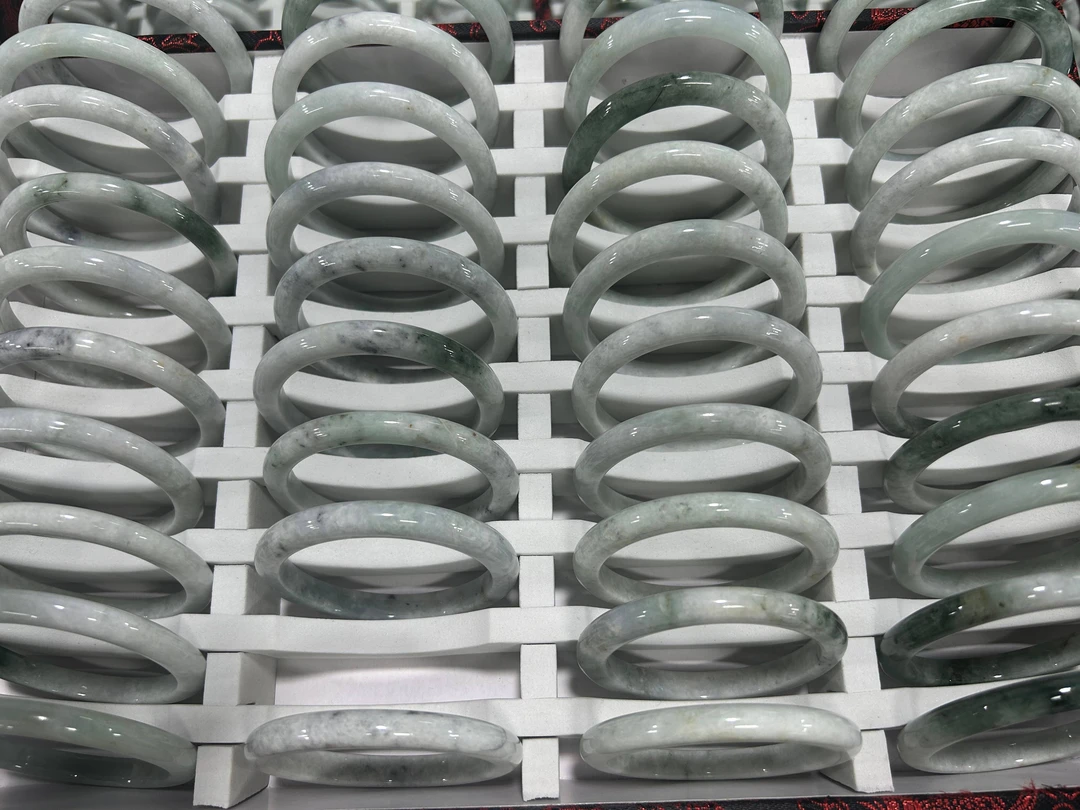 天然翡翠A货手镯（随机发货，有瑕疵）