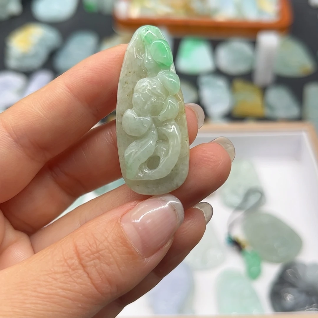 【闪购商品】翡翠颈饰未镶嵌莲花