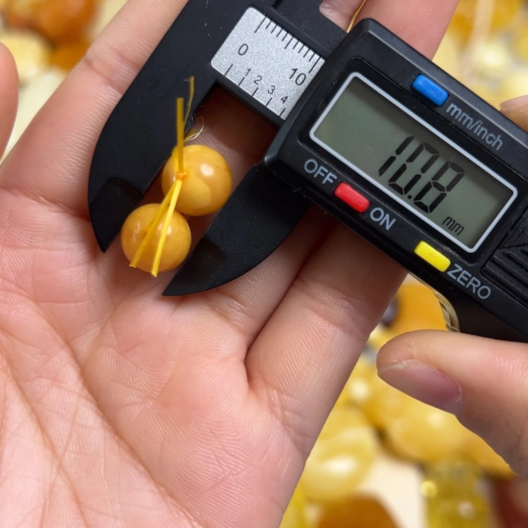 蜜蜡未镶嵌裸石微瑕