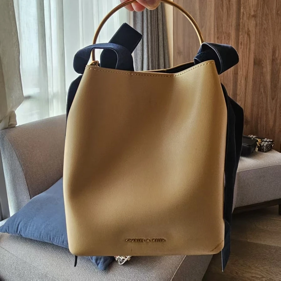 99新 CHARLES & KEITH  黄色手提水桶包 1379 9878