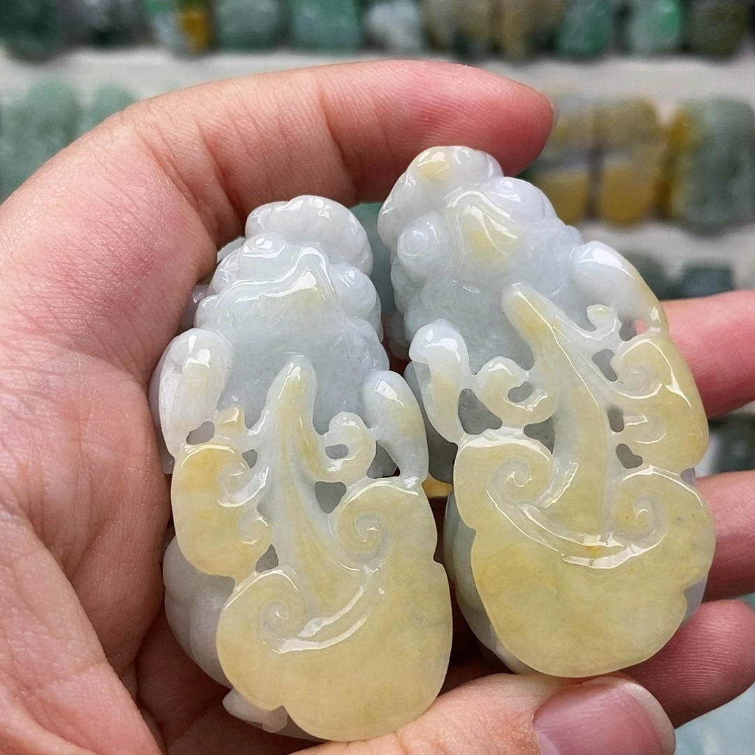 翡翠未镶嵌吊坠(赠链)